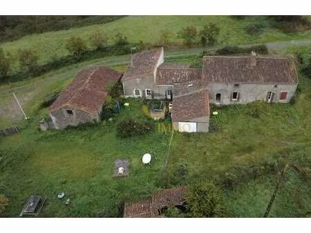 vente maison à fenioux (79160) : à vendre / 128m² fenioux