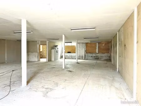 entrepôt dépôt local de stockage à louer à lempdes proche centre et zi