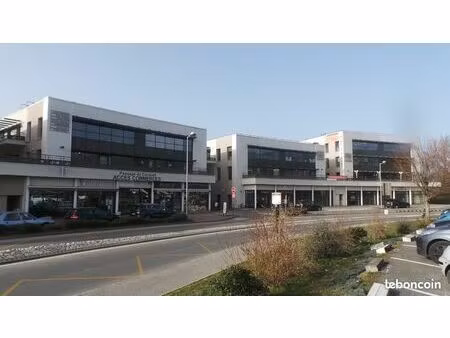 beau bureau ou cabinet de 78 m² à aix les bains