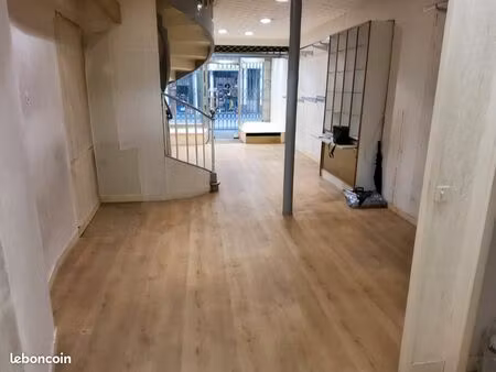 pas de porte a vendre ou a louer