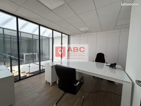 bureaux 300 m²