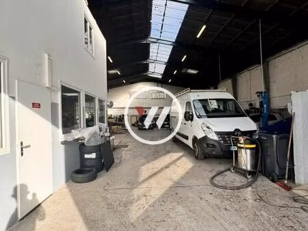 local d'activité 675 m²