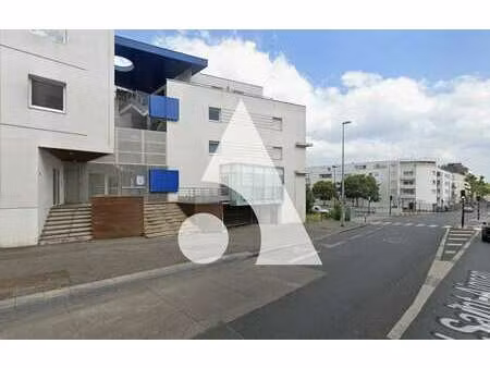 location garage box et parking à nantes (44000) : à louer / 15m² nantes