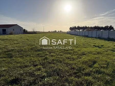 terrain constructible 1695 m² – bouin (85230)