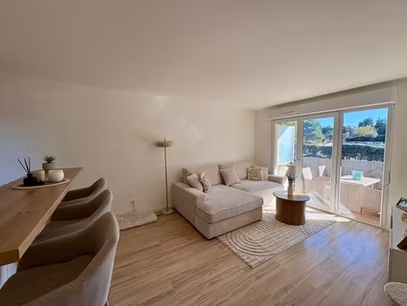 appartement t3 rénové avec piscine – fréjus (83)