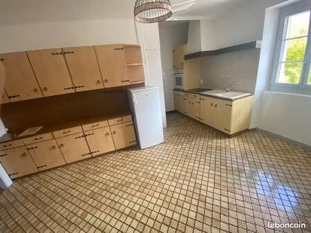 grand f3 en très bon état