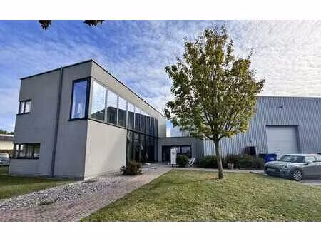 bureaux (rez + 1) 300 m² + entrepôt (620m²) à louer