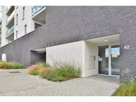 lumineux appartement deux chambres avec terrasse