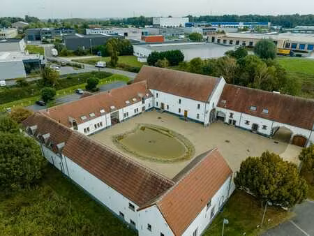 bureaux de 140m² + parkings