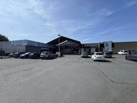 avis aux commerçants - vaste local à louer au cœur de wavre