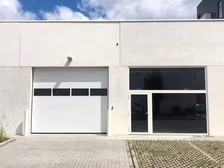 unité pme casco 243m²