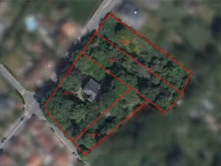 trois terrains de 8a 37ca à 13a 77ca