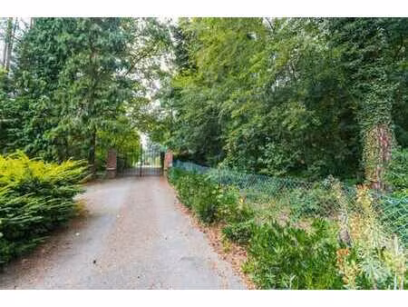 terrain boisé à deux pas de lln