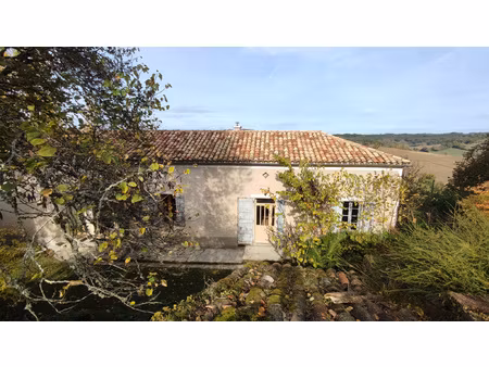 ancien corps de ferme partiellement rénové  au coeur de 6 hec