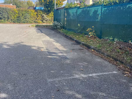 à vendre 2 places de parking aériennes vannes ouest