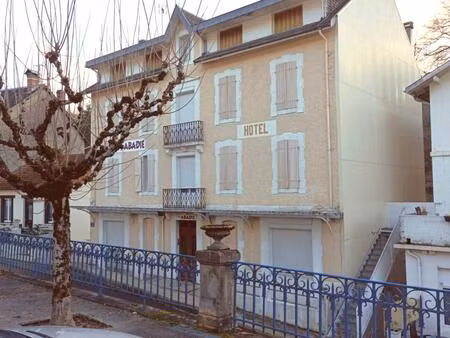 ancien hôtel à réhabiliter dans une station thermale des hautes pyrénées