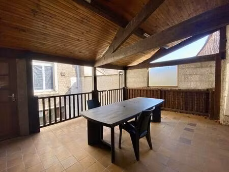 maison de ville (environ 169 m²) avec studio indépendant (66 m²)