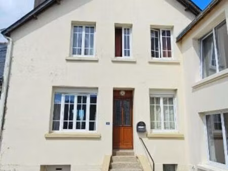 charmante maison au coeur du bourg de seglien