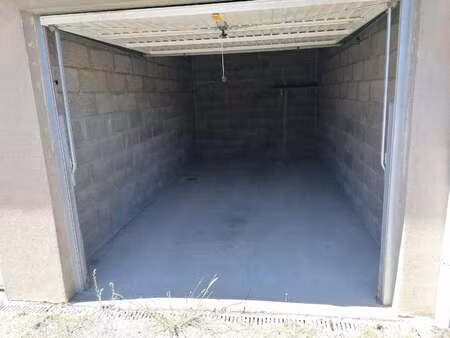 location garage box et parking à nantes saint-donatien (44000) : à louer / nantes saint-do