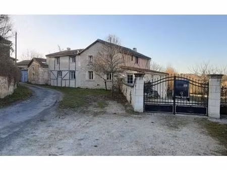 maison de campagne avec maison d'amis attenante. proche ribérac