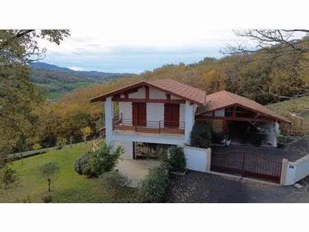 maison moderne avec vue exceptionnelle et environnement calme proche hasparren