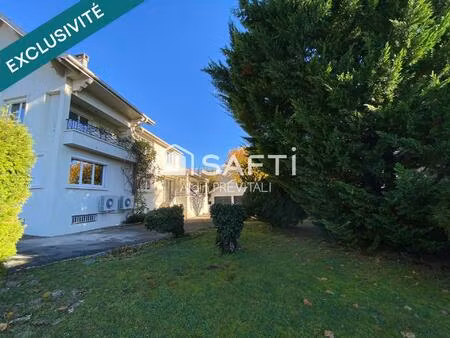 idéale investisseur  possibilité de créer quatre appartements et détacher un terrain à bât