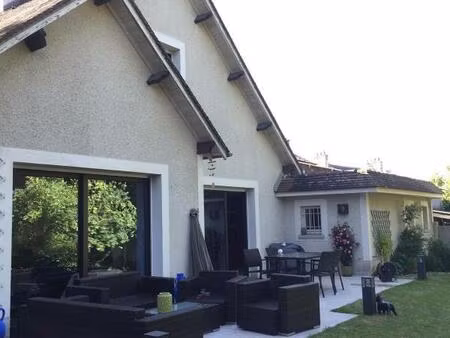 maison de caractère 250 m² sur terrain 2 224m²