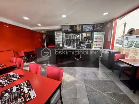 fond de commerce d'un restaurant avec un appartement