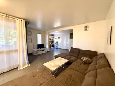 appartement 5 pièces avec balcons + box proche rer b  futur métro 16