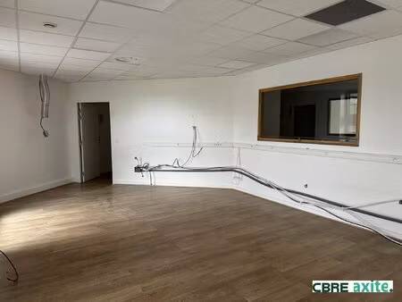 location local professionnel 247m² mery 73420