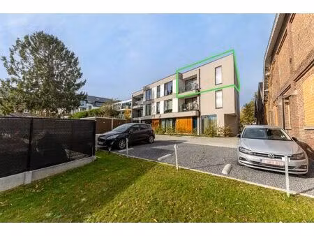 optie zeer recent appartement met 1à2 slaapkamers en staanplaats