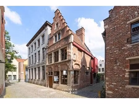 prachtig historisch pand met handelsruimte en woonst in patershol