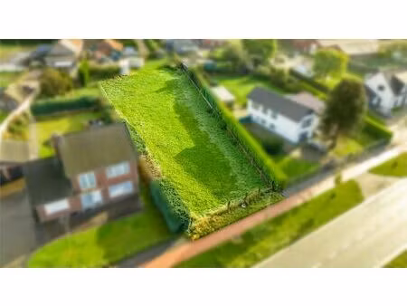 knappe bouwkavel (+-11a86ca) op groene  doch centrale en gunstige locatie  vlakbij het cen