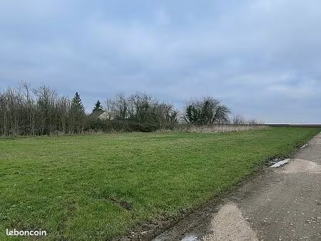 terrain 651 m² saint peravy la colombe