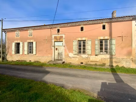 longère année 1837 proche jonzac 4 pièce(s)