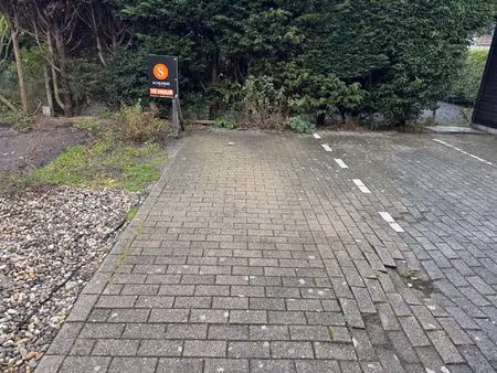 autostaanplaats te huur op een uitstekende locatie in het centrum van de haan.