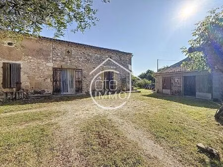 la roquille : maison en pierre avec dépendances