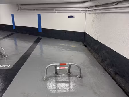 location parking 1 pièces marseille 1er (13001) - 100 € - surface privée