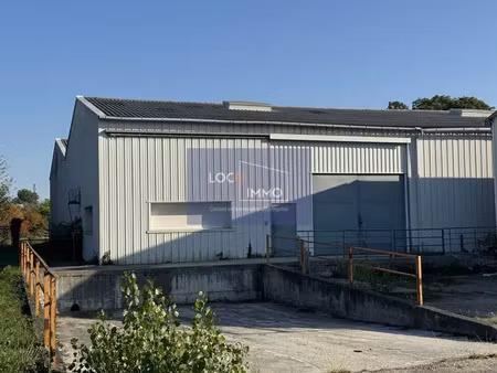 a louer entrepot 950 m2 a louer