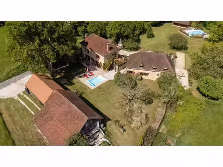 deux maisons en pierre + 2 piscines + 3 5 ha – vallée de la dordogne