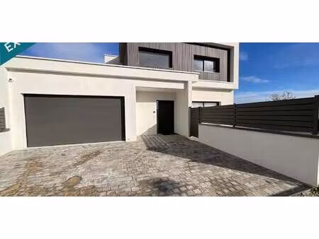 maison contemporaine avec piscine et jardin ormes (51)