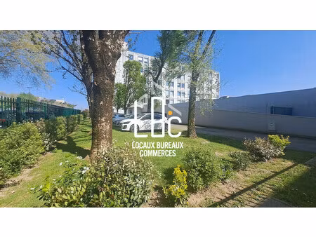 location local professionnel 74m² nantes 44100