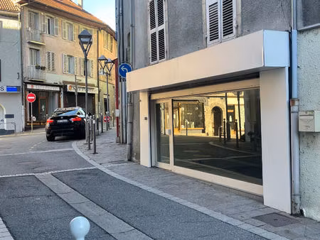 local commercial rumilly 49 m2