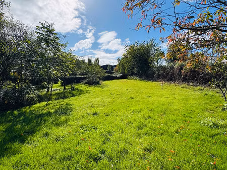 terrain constructible en centre ville 995 m2 exposé sud