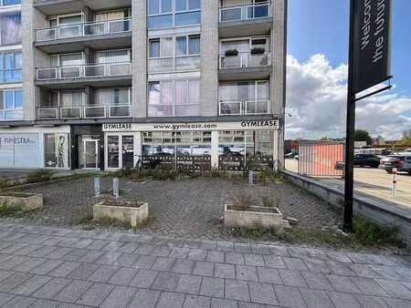 rez-de-chaussée commercial de +- 559m² à deurne