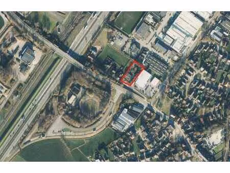 bâtiment polyvalent avec maison à vendre à brecht !