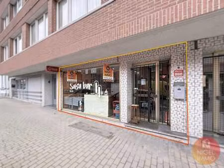 herstal centre  rez  75 m²  vitrine  cuisine et comptoir