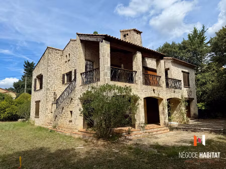 villa familiale 7 pièces de 190 m2 sur 900 m2 de terrain ar