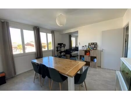 location appartement  m² t-4 à saint-paul-cap-de-joux  690 €