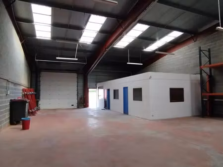 local d'activité de 250 m² à louer au tarif de 1500 euros/mois ht-hc